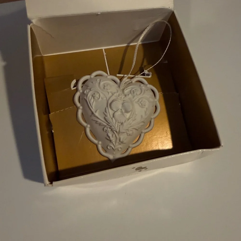 Margaret Furlong From the Heart 1997‎ Bisque Porcelain Ornament HF-1 White Heart